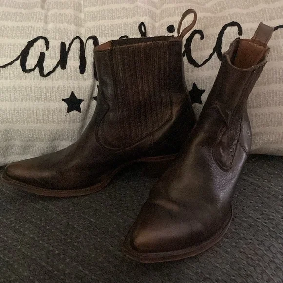 Frye| Sacha Chelsea Bronzed Bootie| Size 7B Pre Owned Condition - Picture 2 of 11